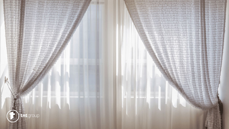 dream meaning curtain